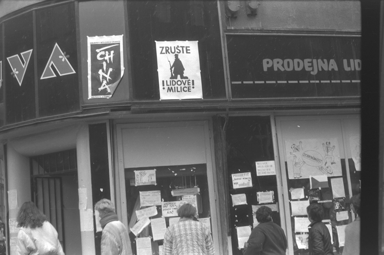 Zrušte Lidové milice poster, Brno 1989